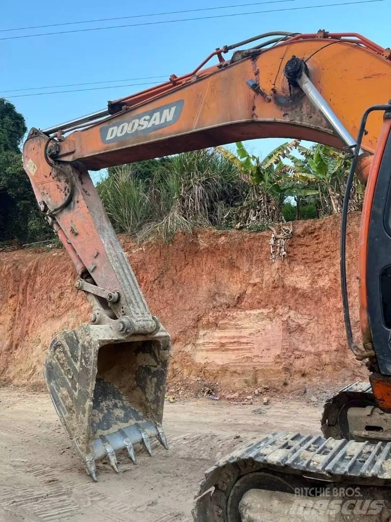 Doosan DX 300 LC 小型挖掘机