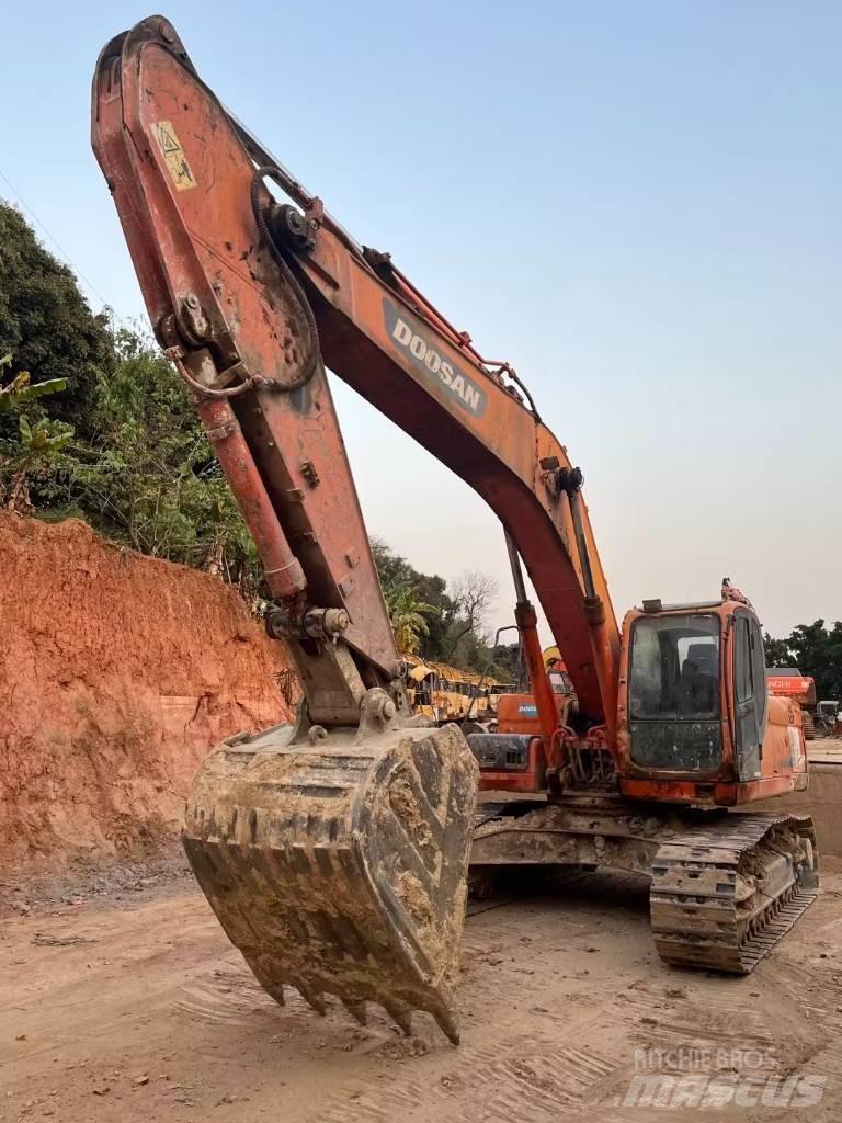 Doosan DX 300 LC 小型挖掘机
