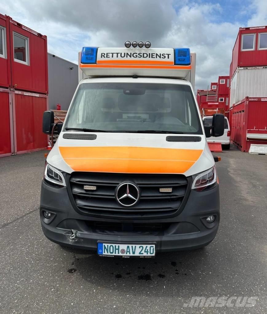 Mercedes-Benz 1000 救护车