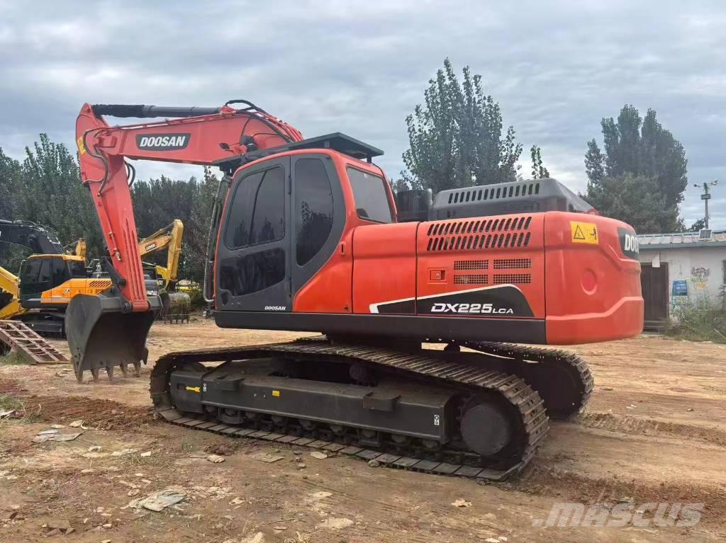 Doosan DX 225 履带挖掘机