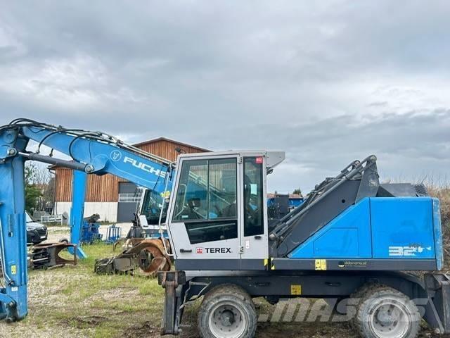 Fuchs MHL 320 工业挖掘机