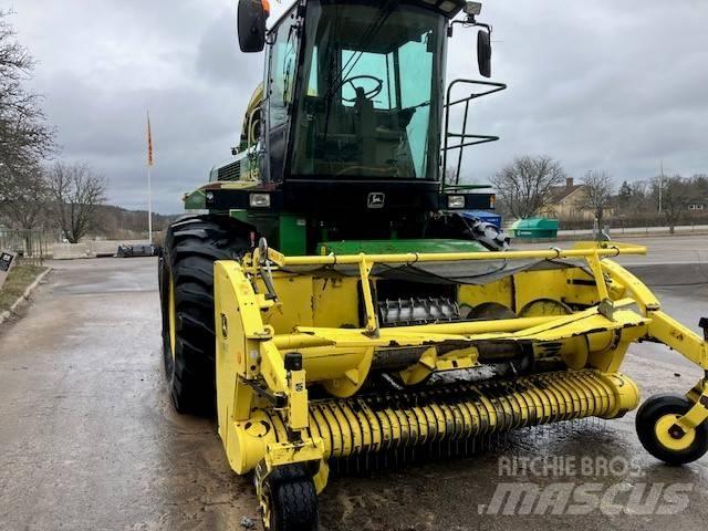 John Deere 6950 自走式青贮饲料收割机