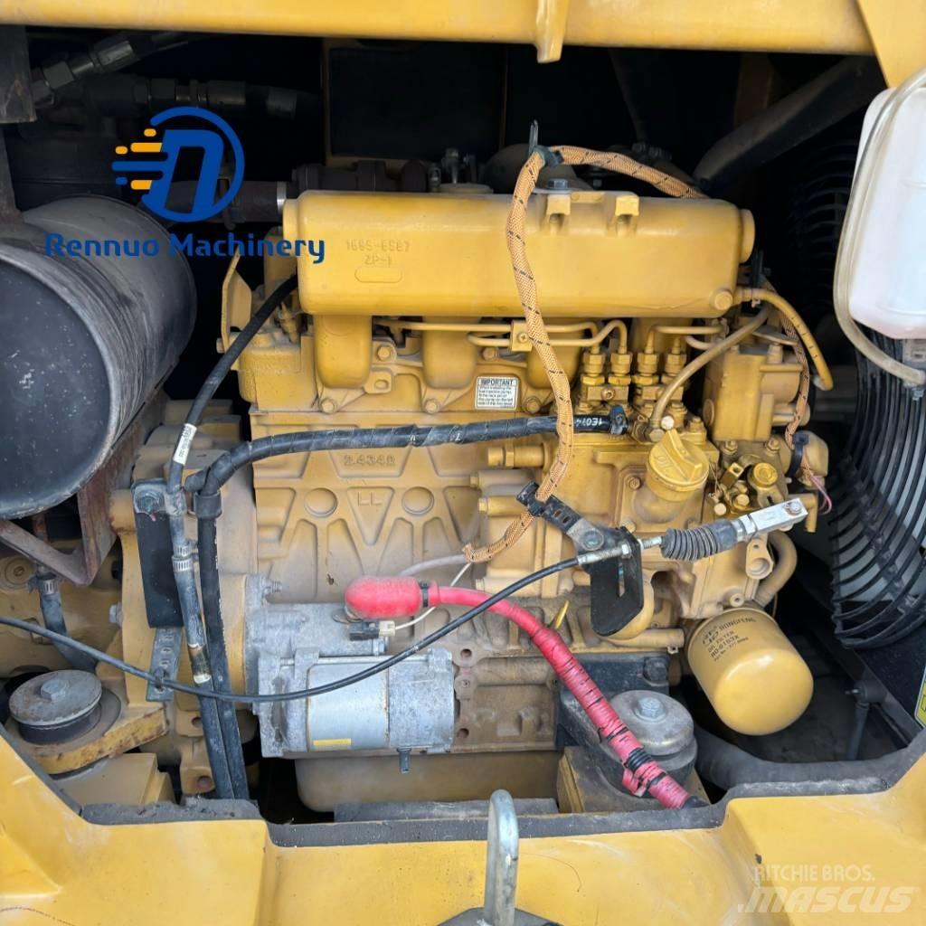 CAT 306E2 小型挖掘机