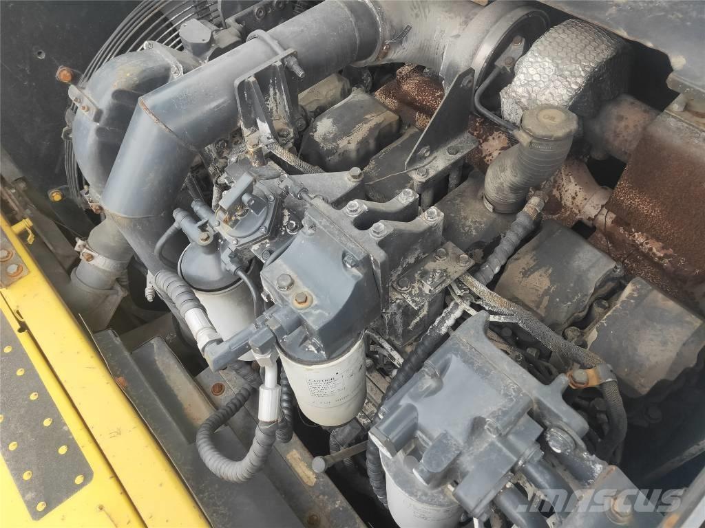 Komatsu PC460-8 履带挖掘机