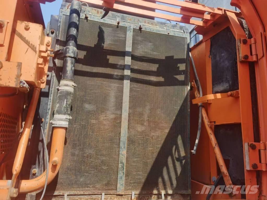 Doosan DH 210 W-7 轮式挖掘机