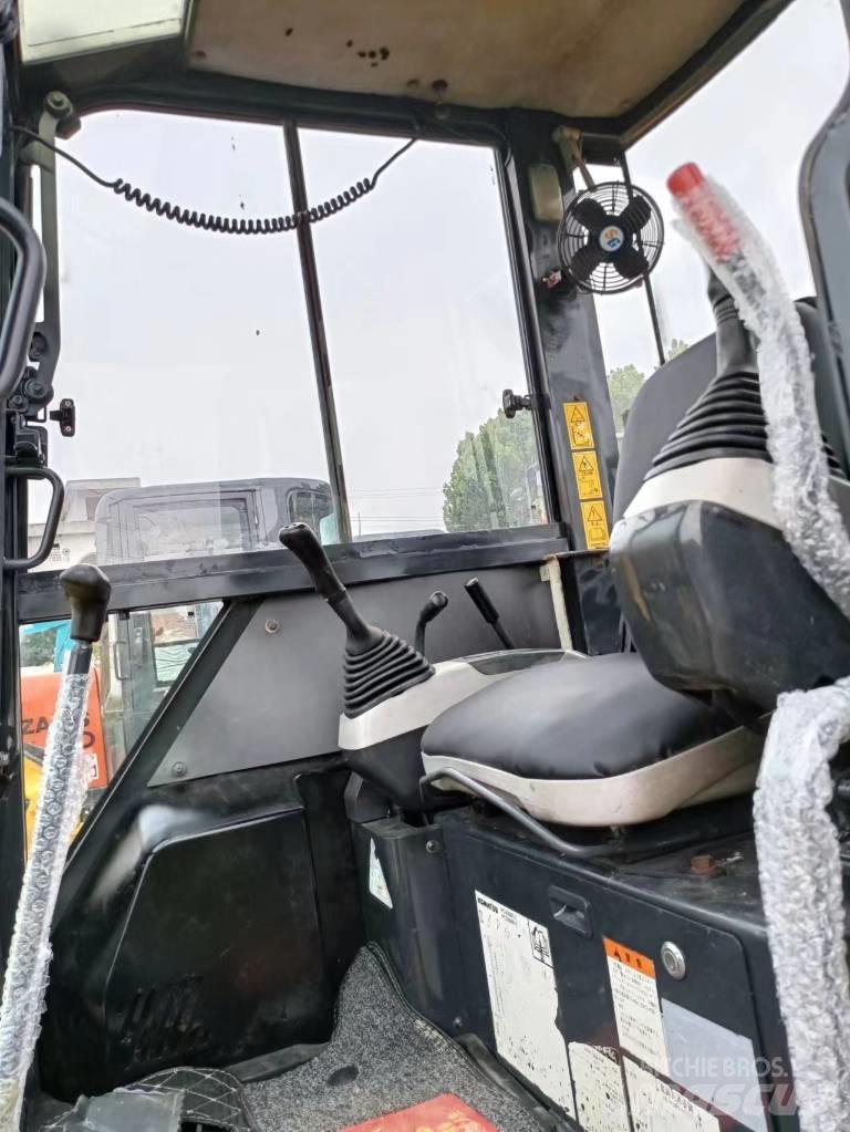 Komatsu PC 30 小型挖掘机