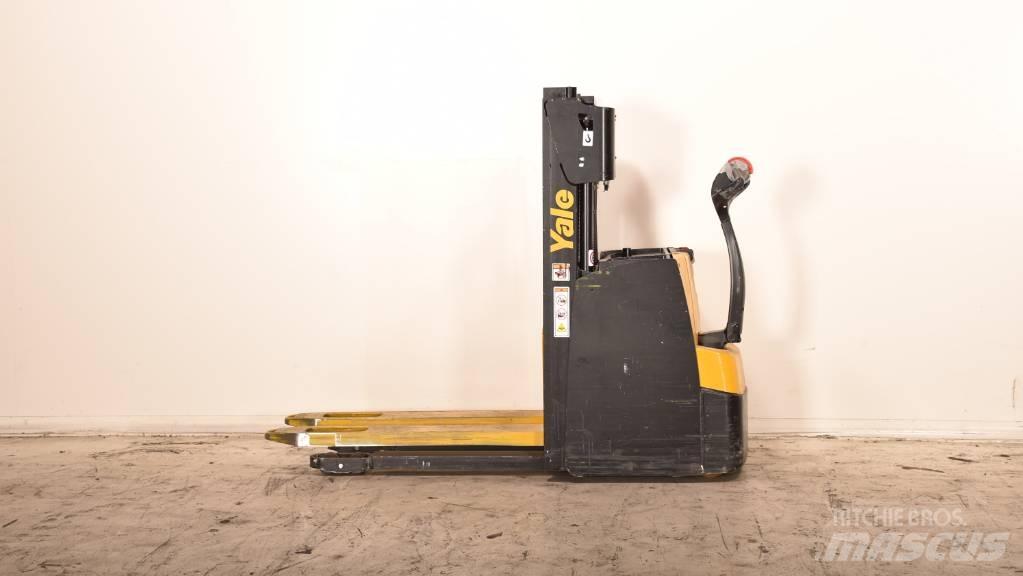 Yale MS 14 AC 手推堆垛车