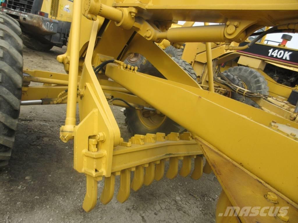 Komatsu GD 623 平地机/推土机