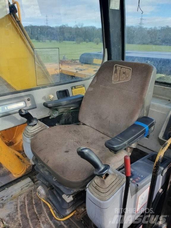 JCB JS 130 履带挖掘机