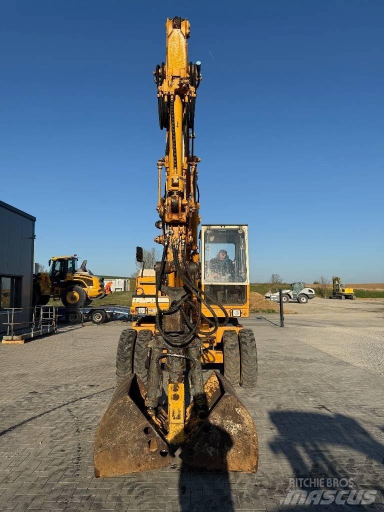 Liebherr A 900 C 轮式挖掘机