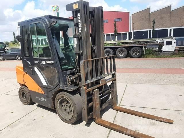 Doosan D 35 C-7 柴油叉车