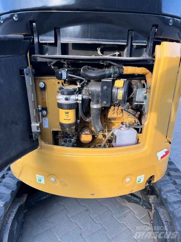 CAT 302 小型挖掘机