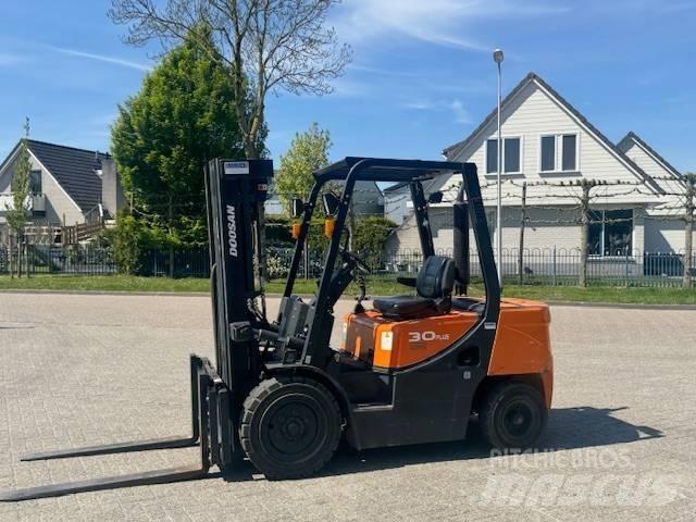 Doosan D30 Plus 柴油叉车