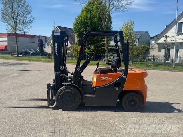 Doosan D30 Plus 柴油叉车