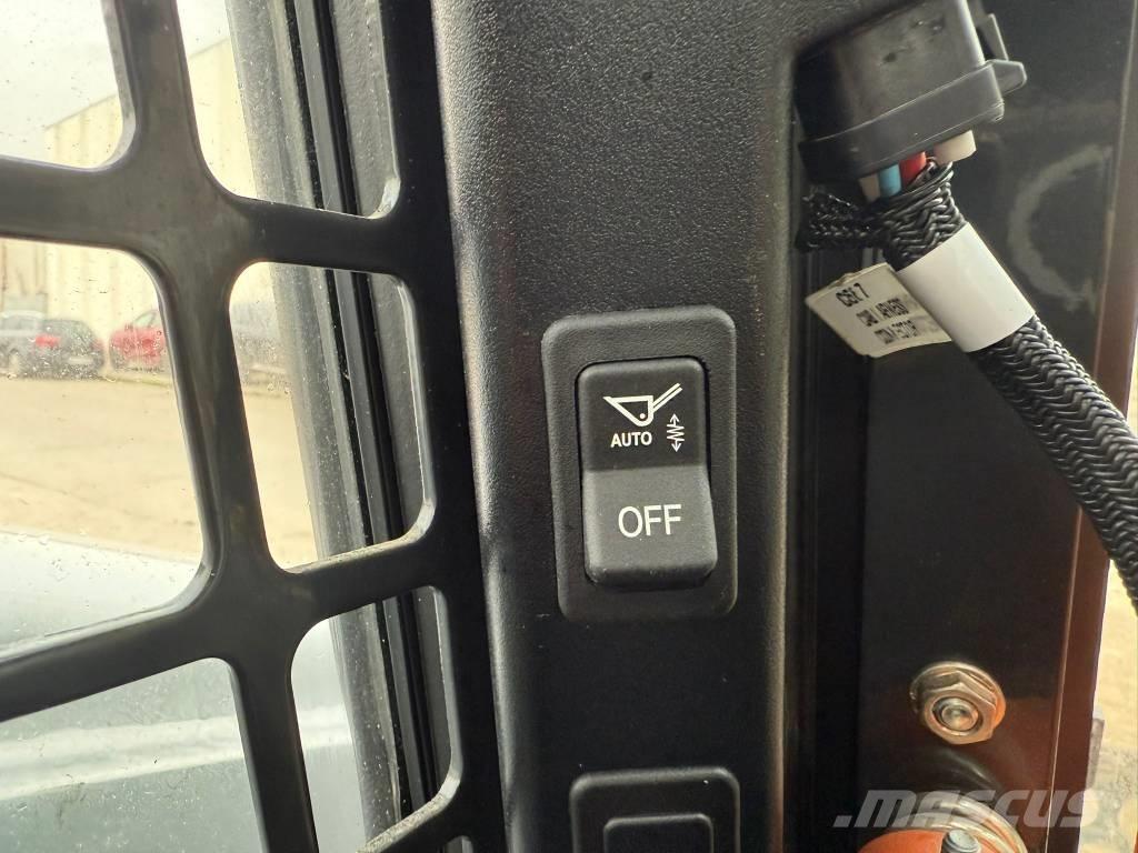 Bobcat S 590 滑移装载机