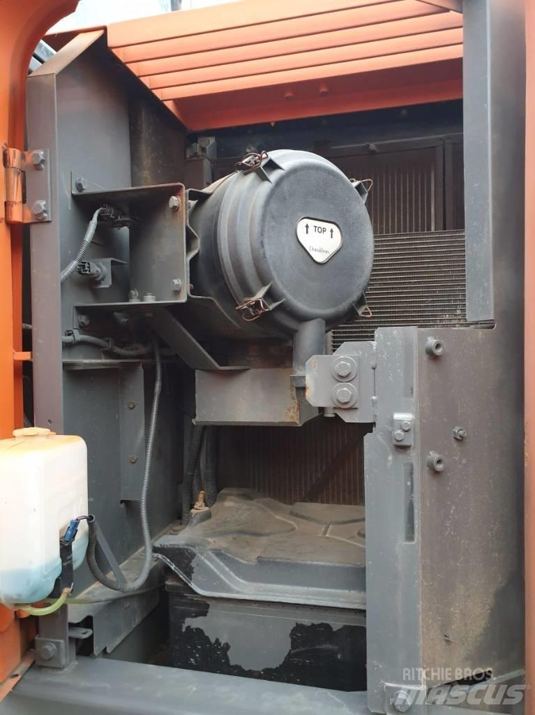 Hitachi ZX225USLC-3 履带挖掘机