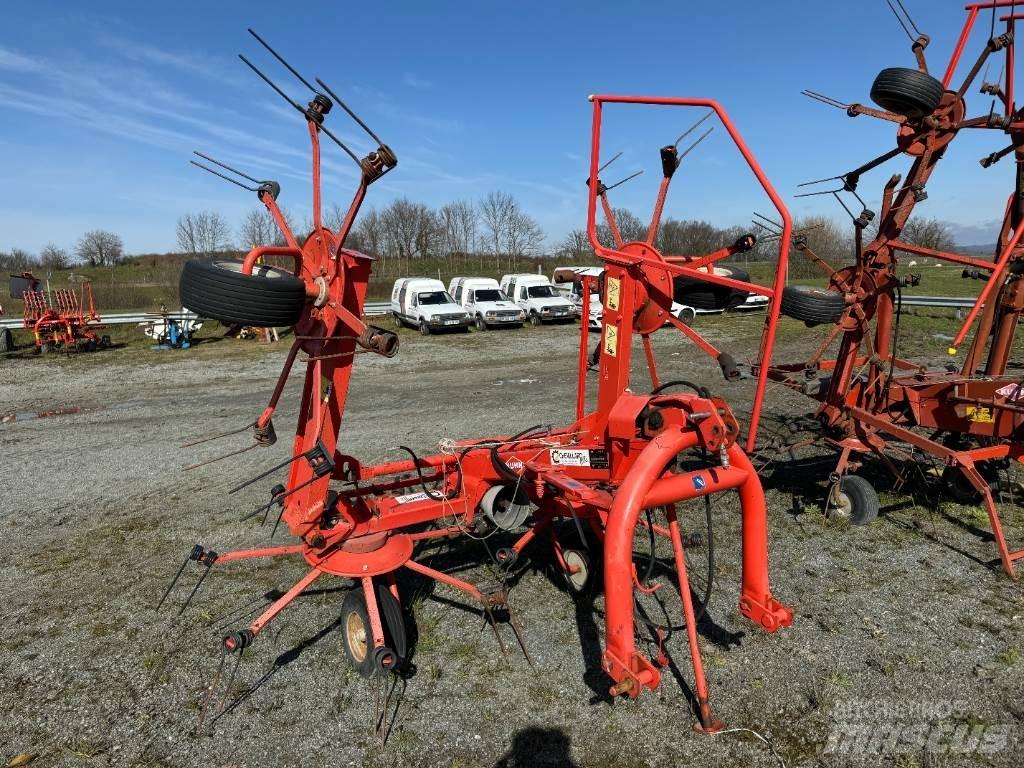 Kuhn GF5202 犁耙和摊草机