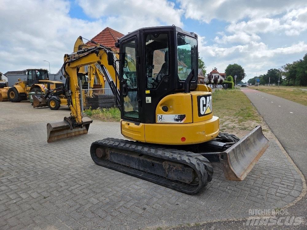 CAT 305E 小型挖掘机