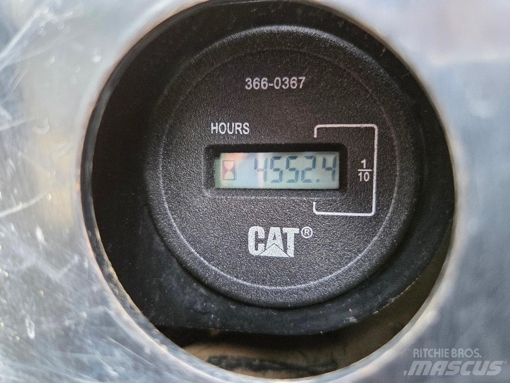CAT 305E 小型挖掘机