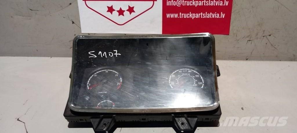 Scania R 440.  1946411 电子设备