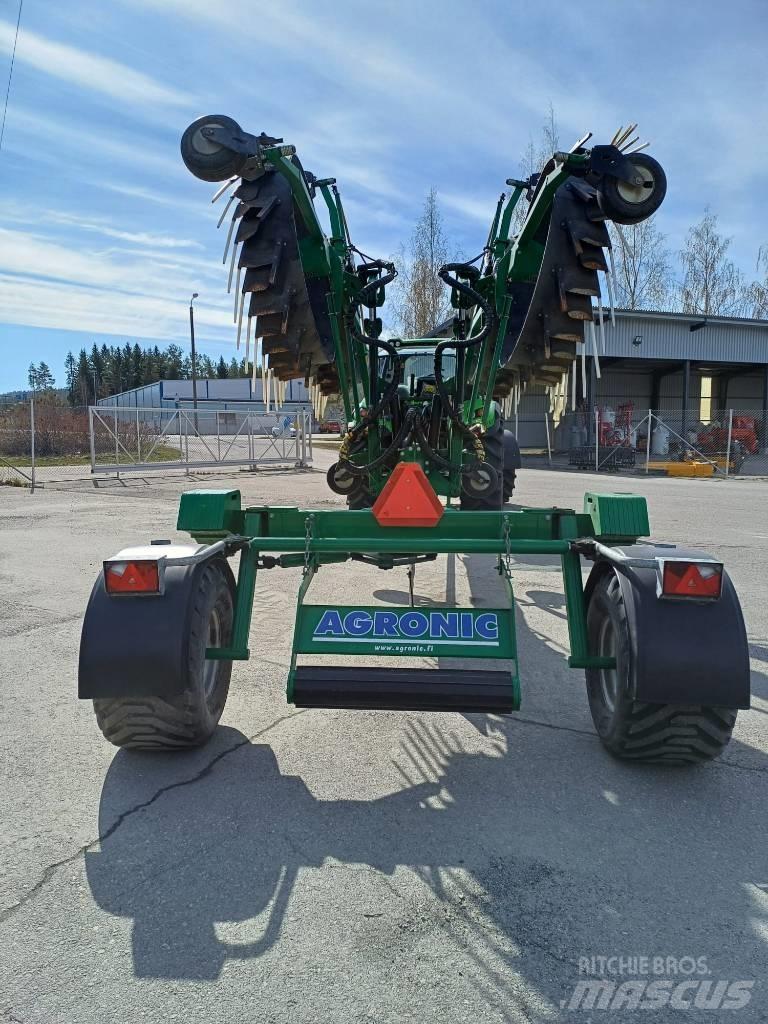 Agronic WRT 900 料堆整形机