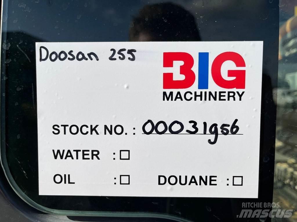 Doosan DX255LC-3 履带挖掘机