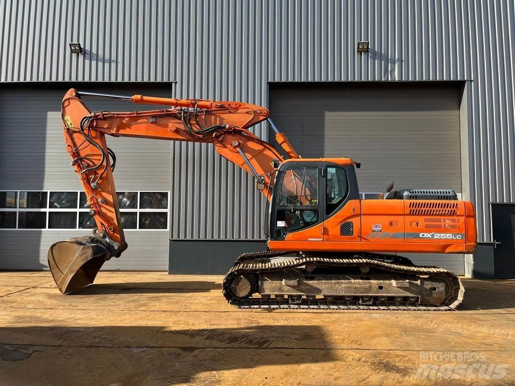 Doosan DX255LC-3 履带挖掘机