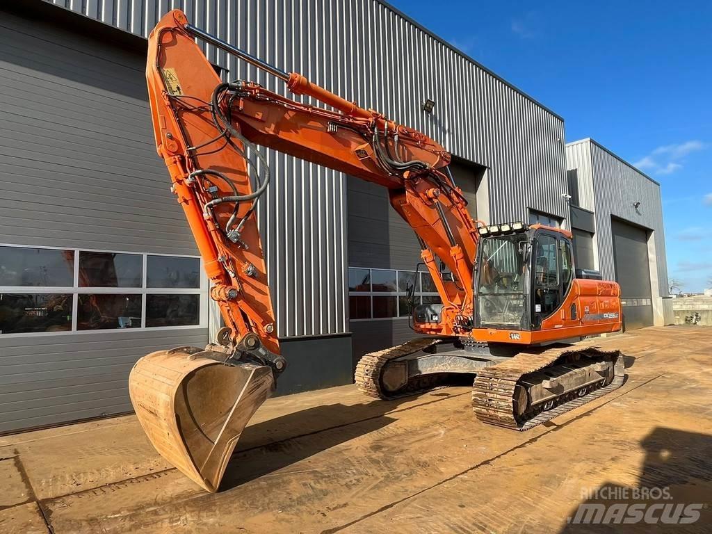 Doosan DX255LC-3 履带挖掘机