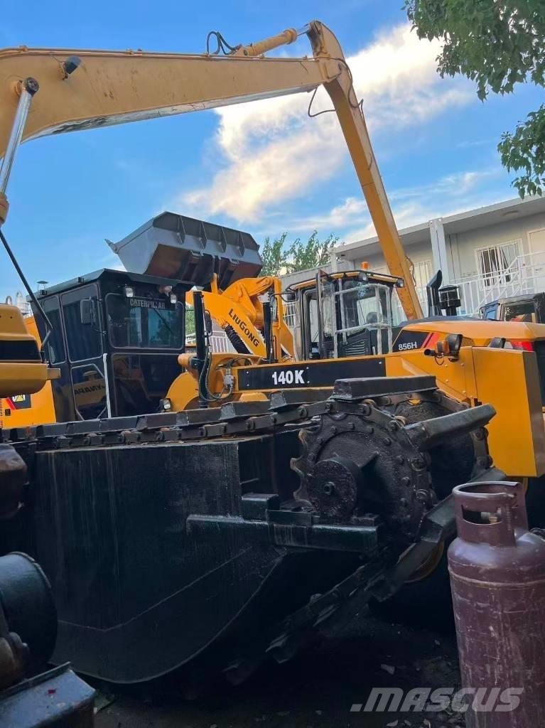 CAT 320 B L 水陆两栖挖掘机