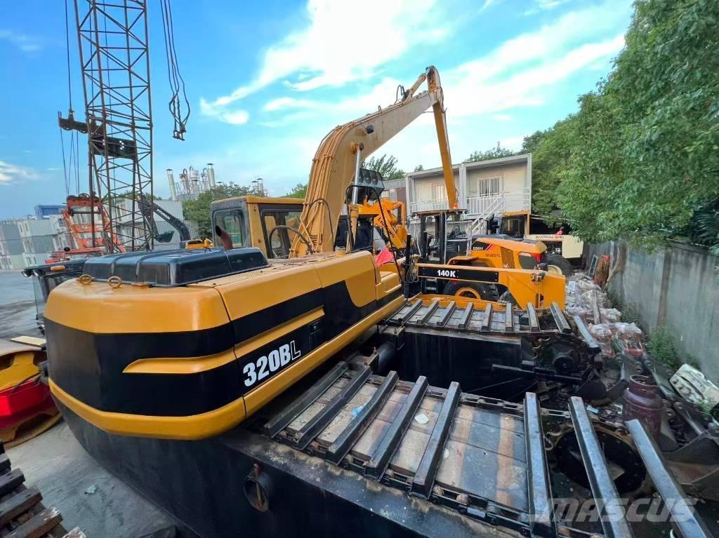 CAT 320 B L 水陆两栖挖掘机