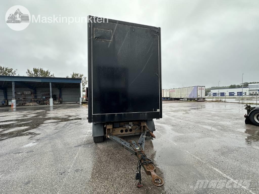 Närko D4HW13L62 厢式拖车