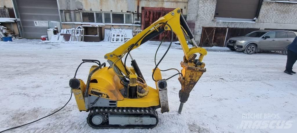 Brokk 90 组装挖掘机