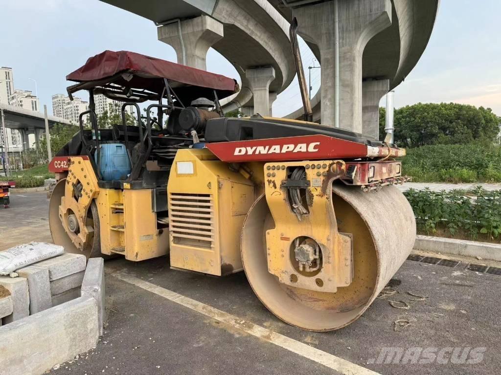 Dynapac CC422 双轮压路机