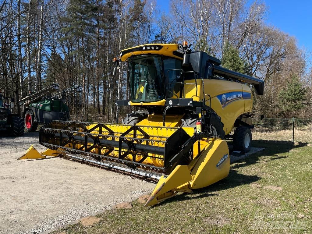 New Holland CX 6.80 联合收割机