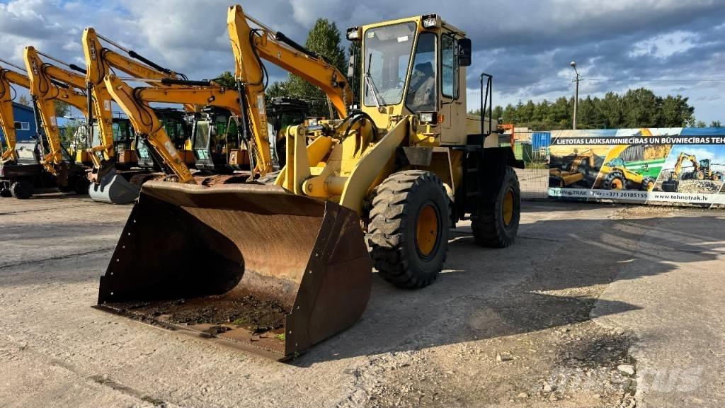 Komatsu WA 200 轮式装载机