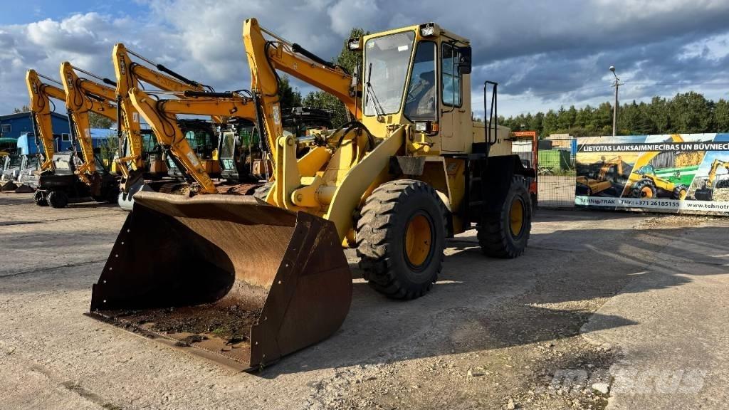 Komatsu WA 200 轮式装载机