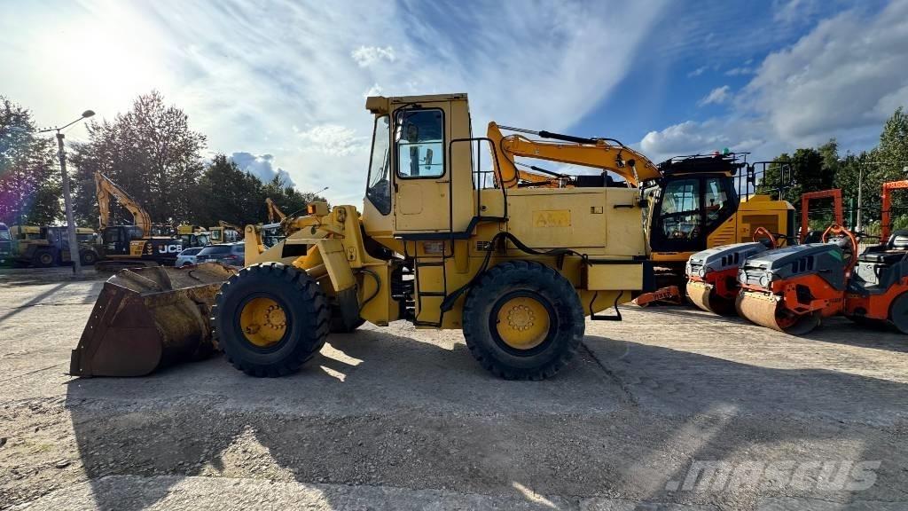 Komatsu WA 200 轮式装载机