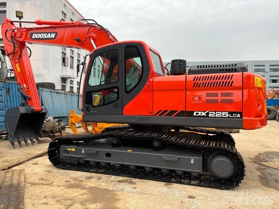 Doosan DX 225 LCA 履带挖掘机