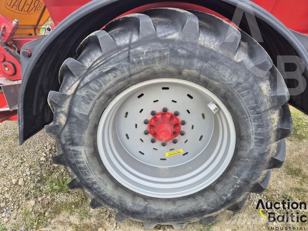 Bredal F10 矿物肥料撒播机