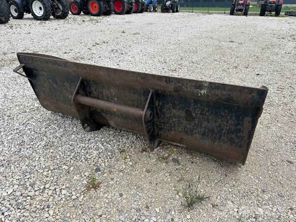  ŁYŻKA MANITOU 2,4 M 其他装载挖掘装置和配件