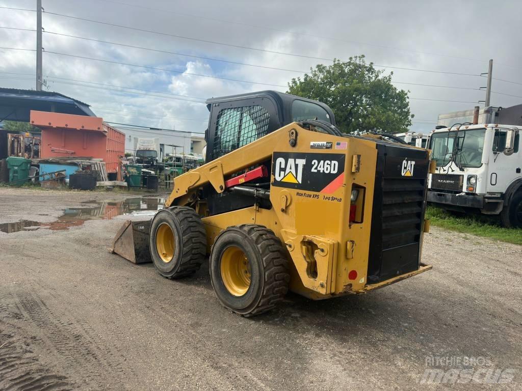 CAT 246 D 滑移装载机
