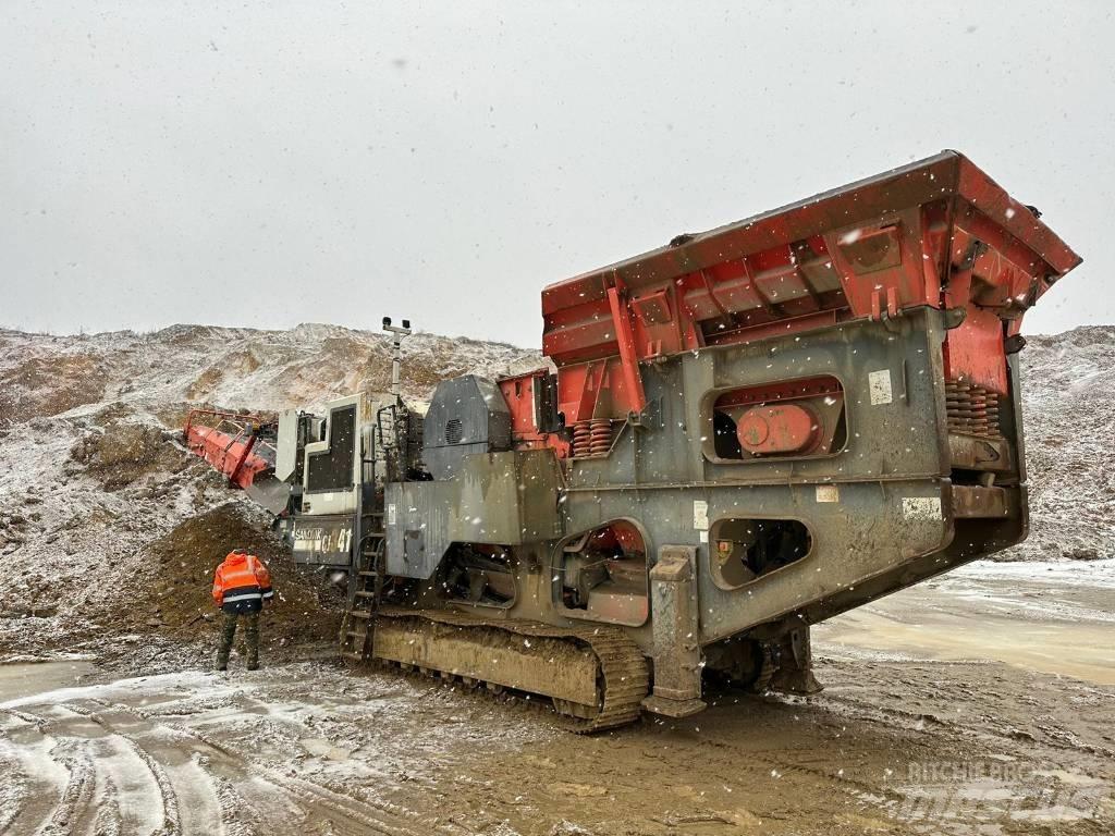 Sandvik QJ 341 移动式破碎机