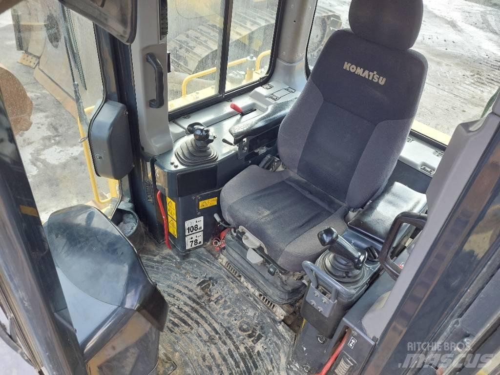 Komatsu D65PX-18 履带式推土机