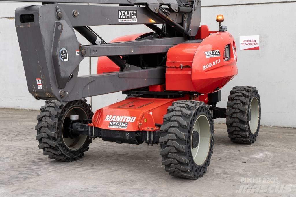 Manitou 200 ATJ 曲臂高空工作平台