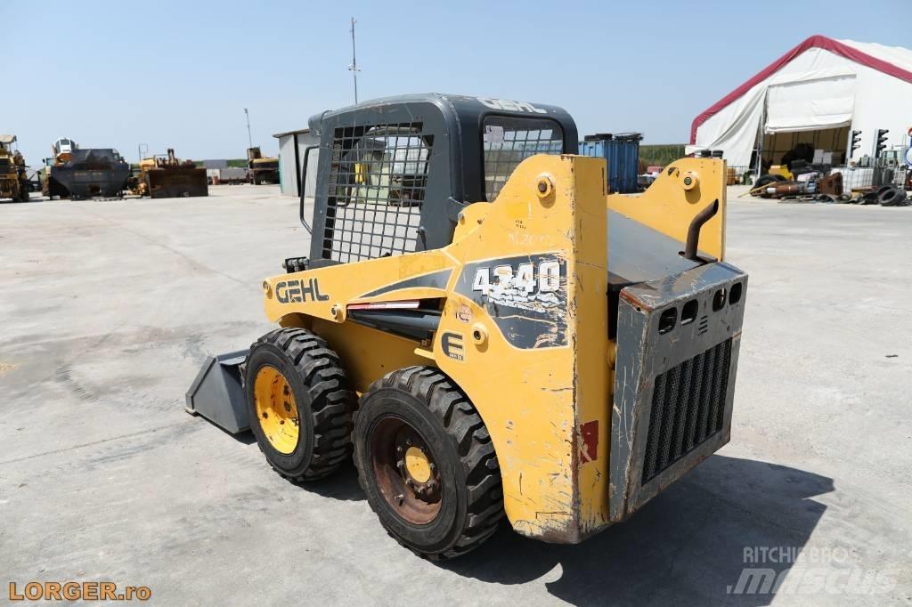 Gehl 4240 滑移装载机