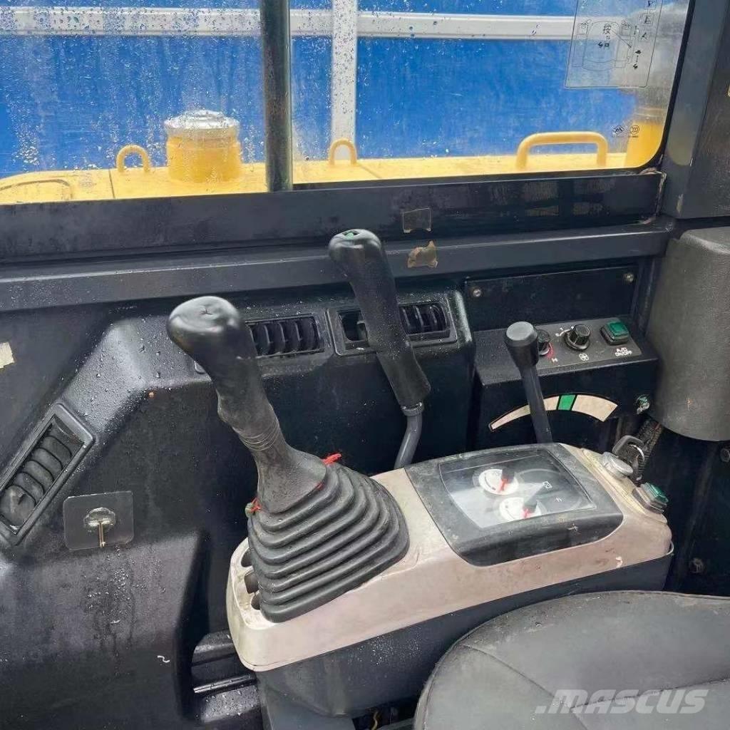 Komatsu PC56-7 小型挖掘机