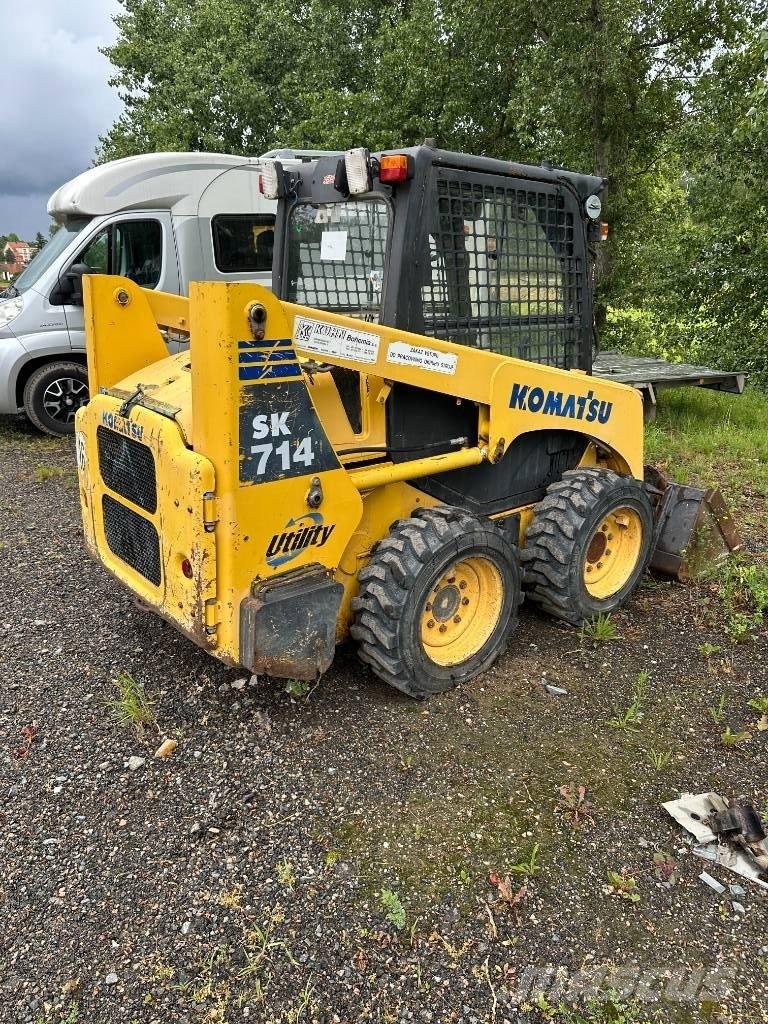 Komatsu SK 714 滑移装载机