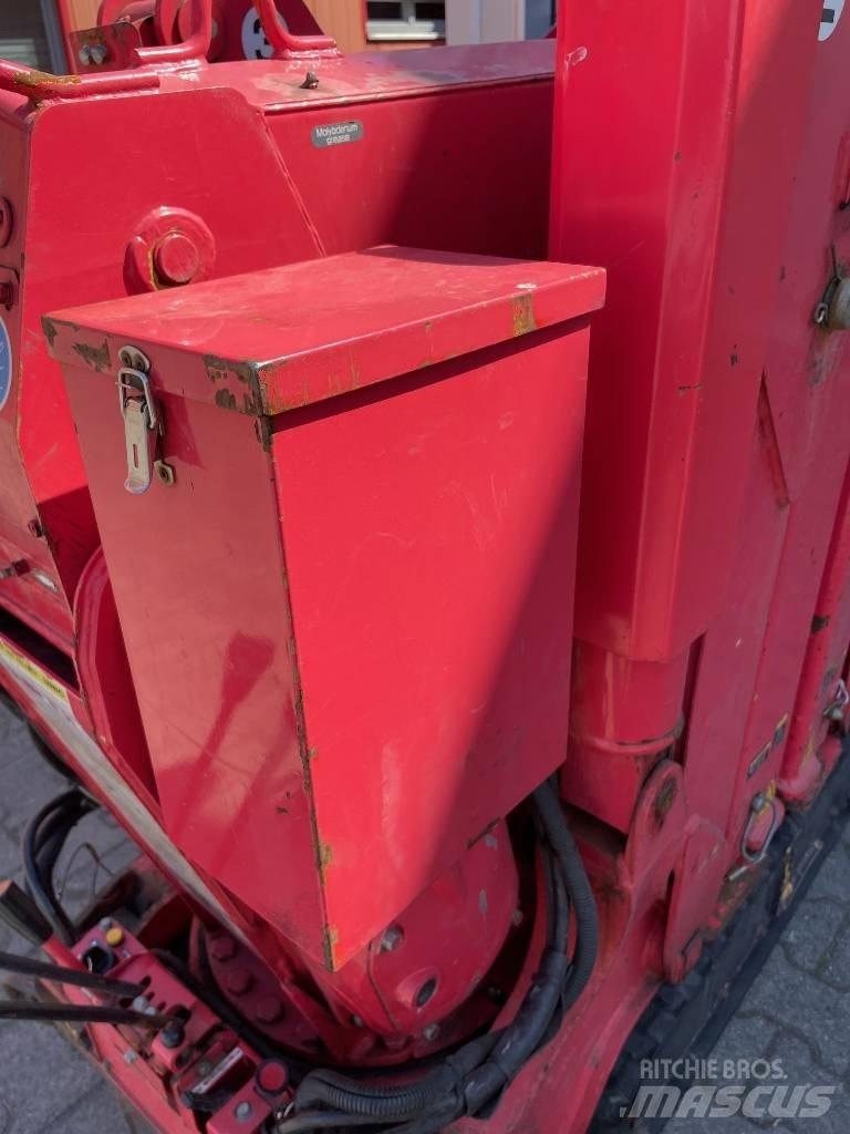 Unic URW-095 履带起重机