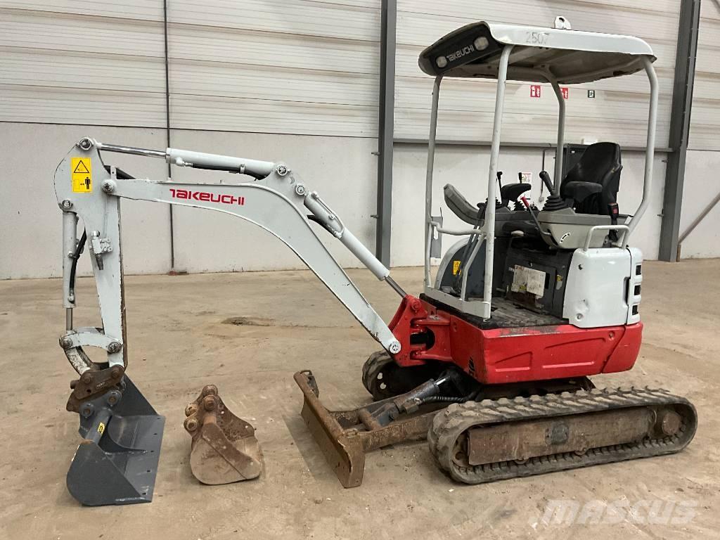 Takeuchi TB 215 R 小型挖掘机
