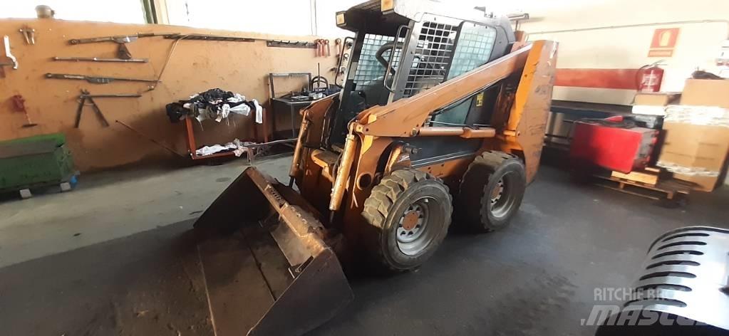CASE 40XT 滑移装载机
